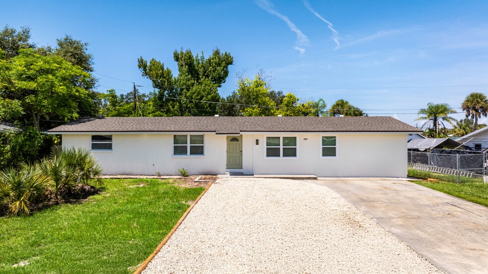 Building Photo - 1840 Bluebird Ln