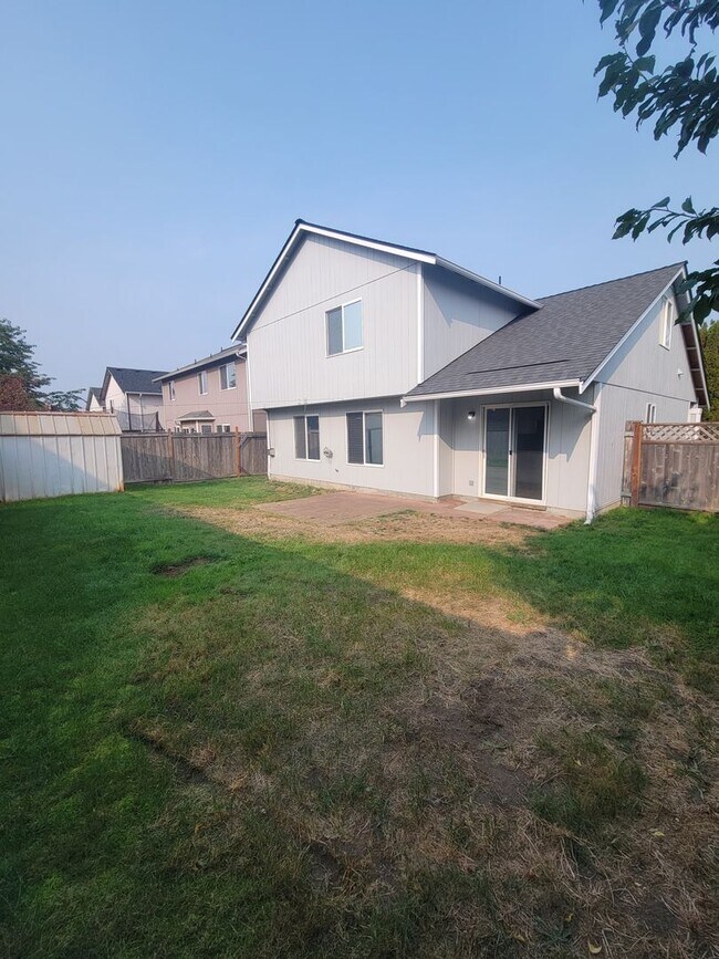 Building Photo - Newly Listed Home Close to Joint Base Lewis-McChord