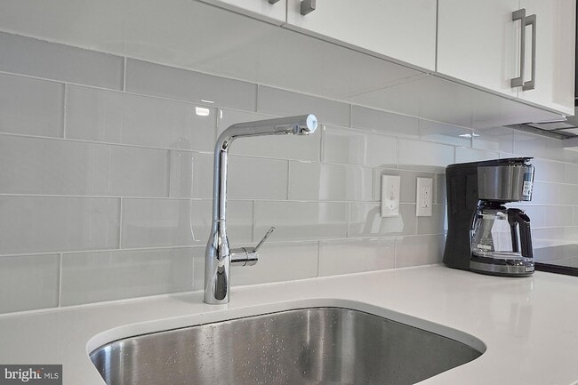 Building Photo - 145 Riverhaven Dr