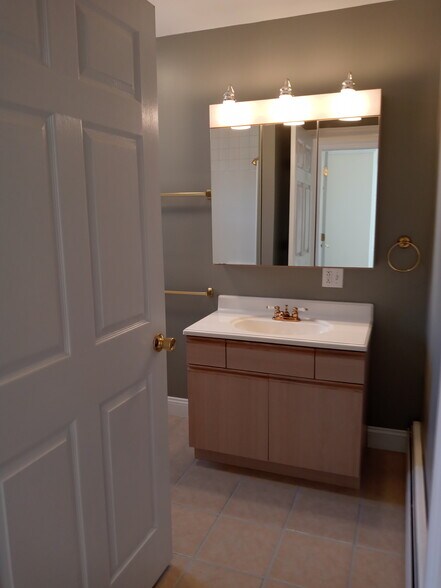 Bathroom - 532 Pine St