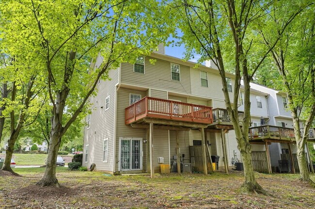 Building Photo - 7108 Meadow Green Terrace