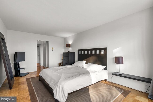 Building Photo - 1435 4th St SW