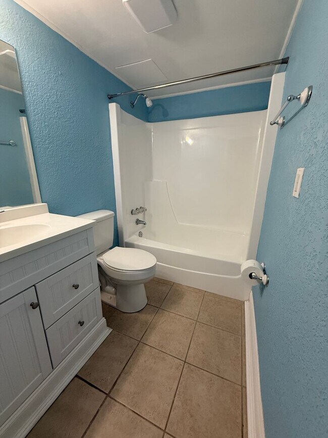 Building Photo - New Listing!
