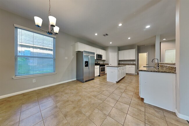 Building Photo - 21458 Hunter Hart Dr