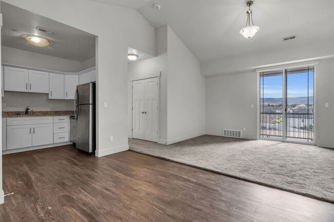 Building Photo - Ranch Landing Condo