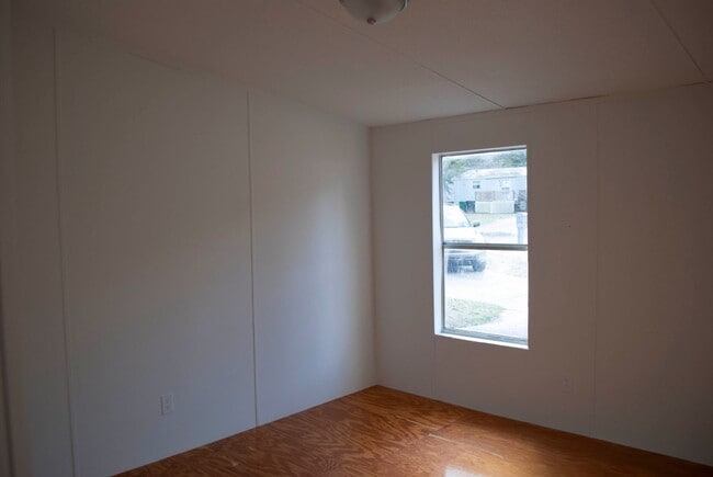 Building Photo - 3 bed 2 bath Tallahassee Home for Rent