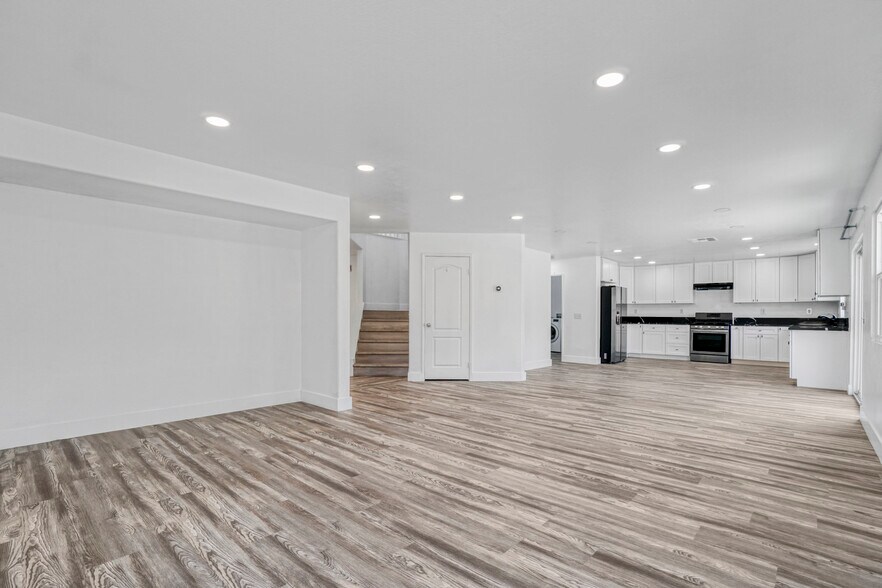 Building Photo - 3500 Desert Oak Dr