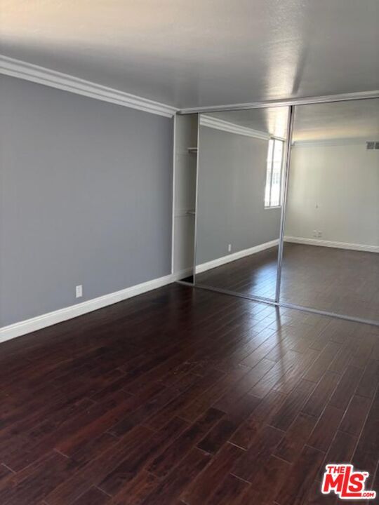Building Photo - 100 S Doheny Dr