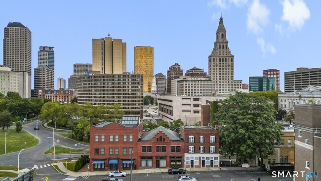 Building Photo - 40 Elm St