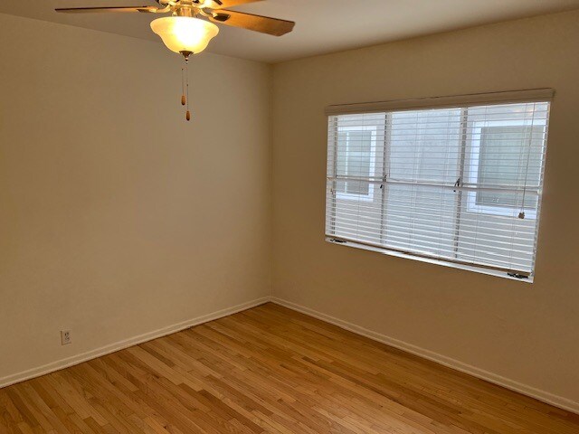 Building Photo - 3155 S Barrington Ave