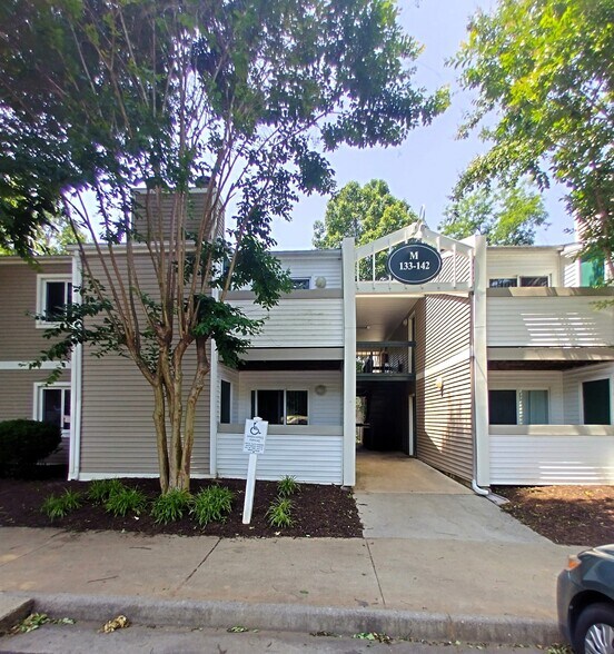 Building Photo - 600 Reusens Rd