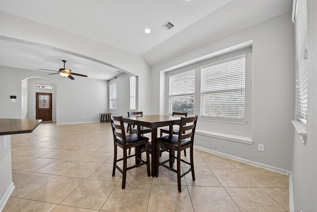 Building Photo - 8922 Pinenut Dr