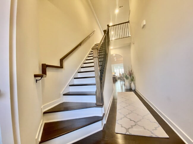 Building Photo - GORGEOUS TOWNHOME IN SOUTH PARK