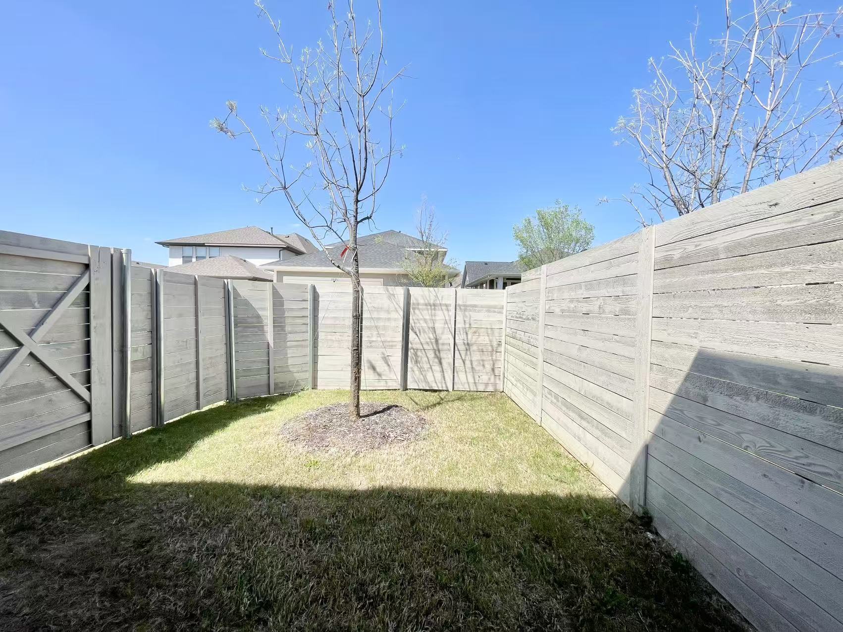 Building Photo - 3320 Eddington Dr