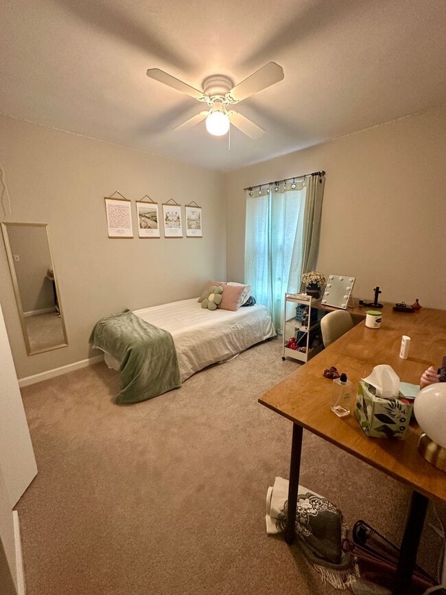 Building Photo - Prime Location Close to Virginia Tech