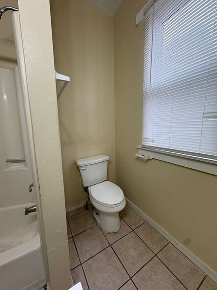 Building Photo - 33 Dickerman St