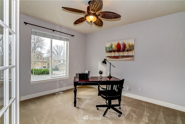Building Photo - Sammamish Home