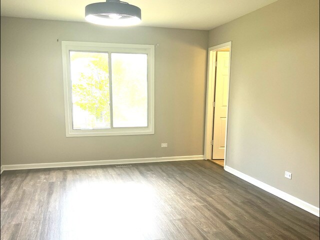 Building Photo - 136 Lilac Ln