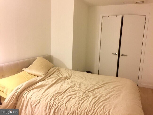 Building Photo - 219 S 18th St