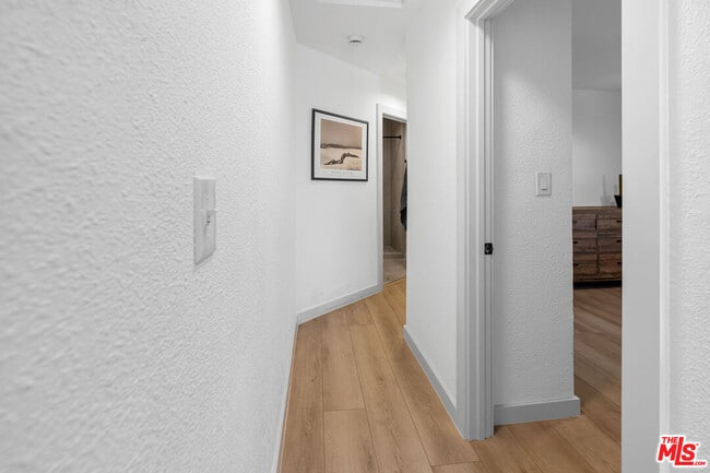 Building Photo - 2422 W 30th St