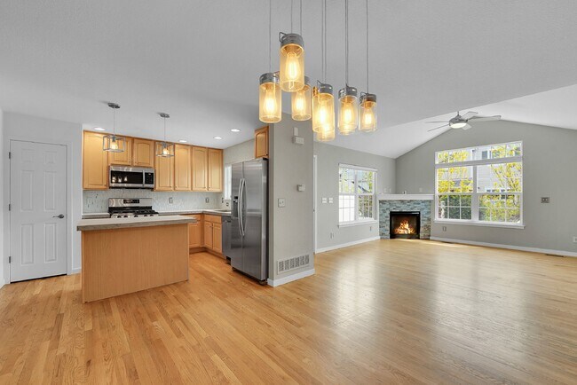 Building Photo - $2,925.00 - 3-bed, 3.5 bath Townhome with Finished Basement and Fireplace in Broomfield!