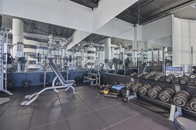 Building Photo - 1800 N Bayshore Dr