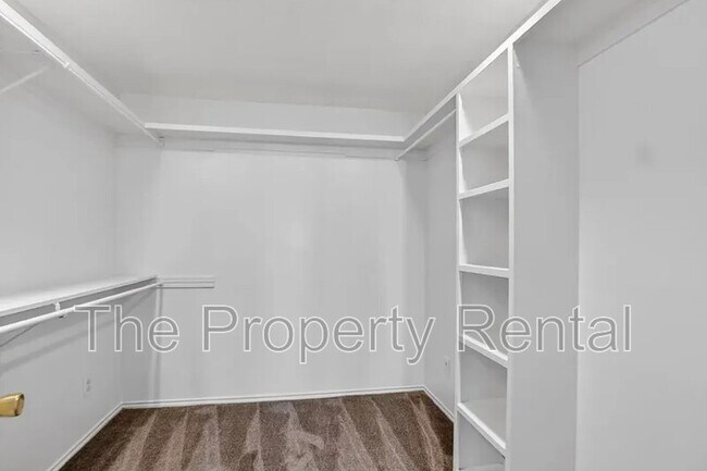 Building Photo - 3220 Preston Dr