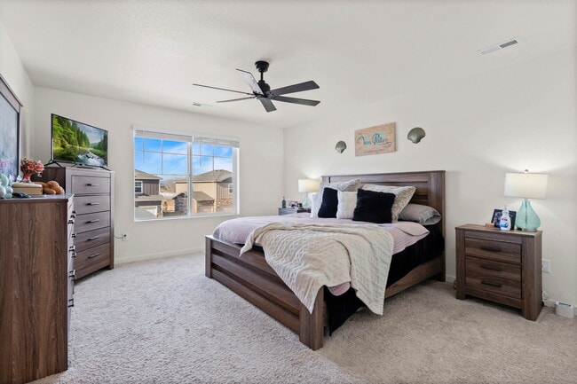 Building Photo - 482 3rd St