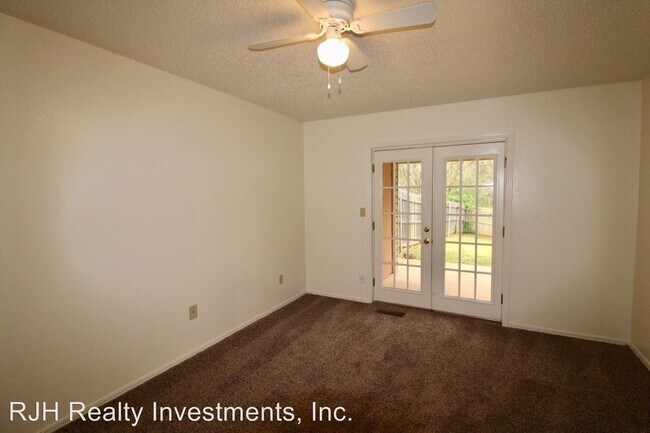 Building Photo - 901-903 Acacia Cir