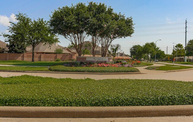 Building Photo - 13803 Royal Ridge Dr