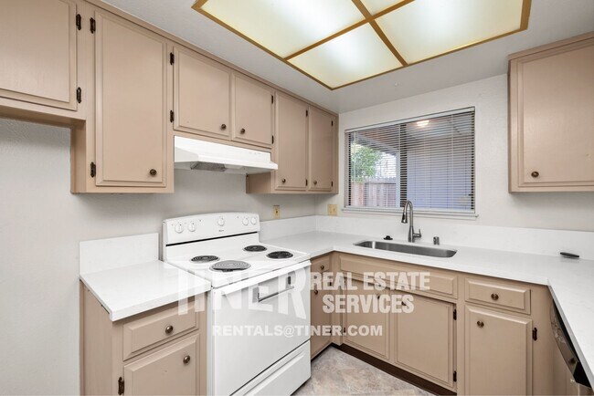 Building Photo - 9282 Corinthian Cir