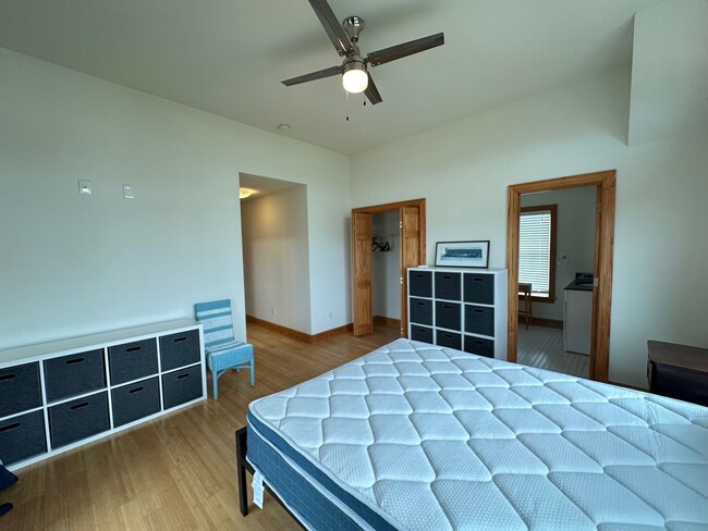 Building Photo - CENTRAL NAGS HEAD! 2 Bedroom/2 Bath - Shor...