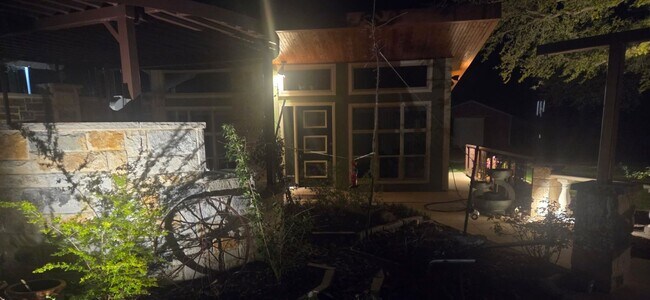 Building Photo - Custom built condo! Country Living! Offered unfurnished OR furnished!