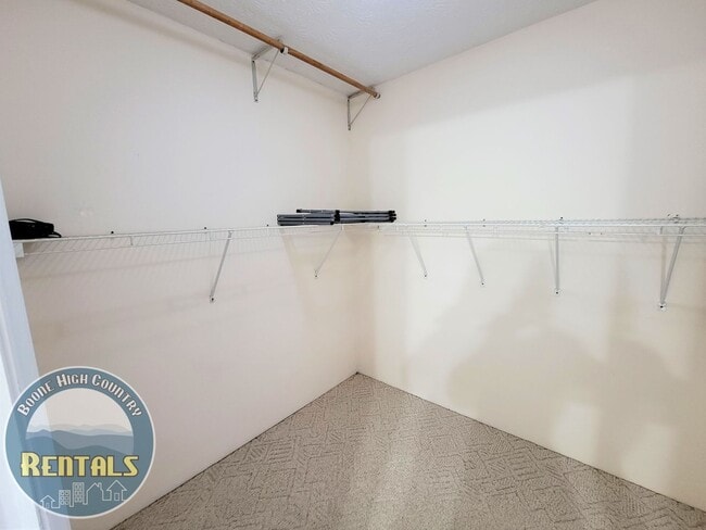 Building Photo - Gorgeous 3bd/2.5ba House With Included Downstairs Apartment