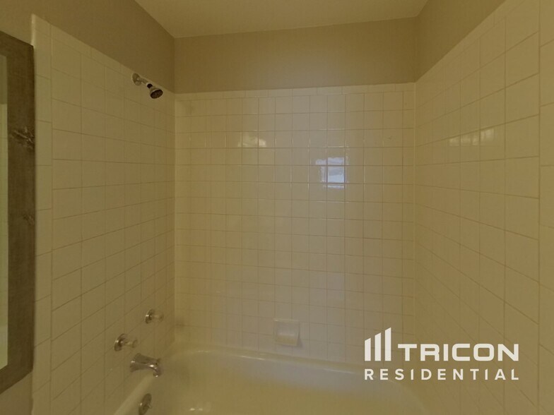 Building Photo - 1584 Canoe Creek Dr N