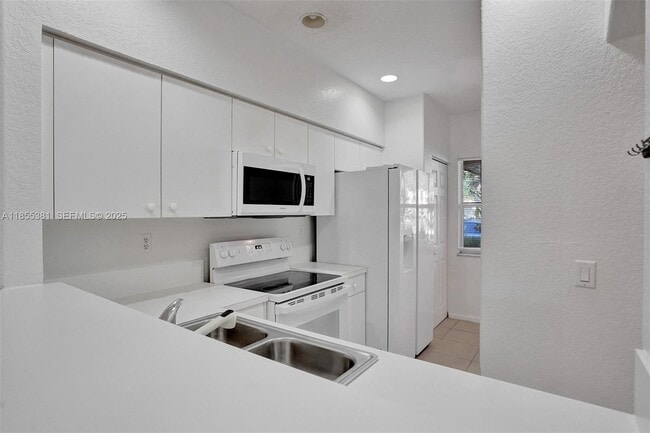 Building Photo - 2613 SW 83rd Terrace