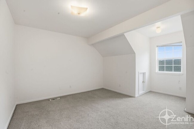 Building Photo - 419 NE 7th Ave