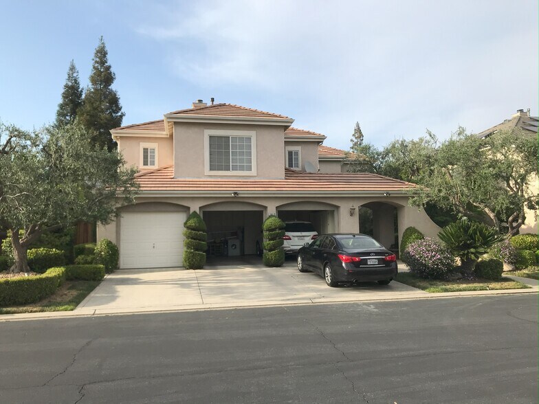 Driveway - 10379 N Pierpont Cir