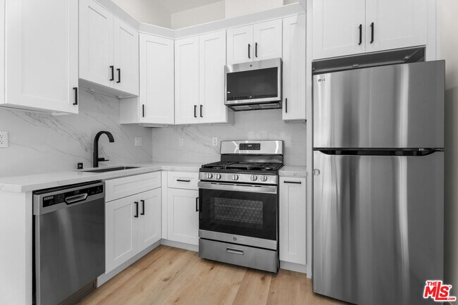 Building Photo - 2154 Patricia Ave