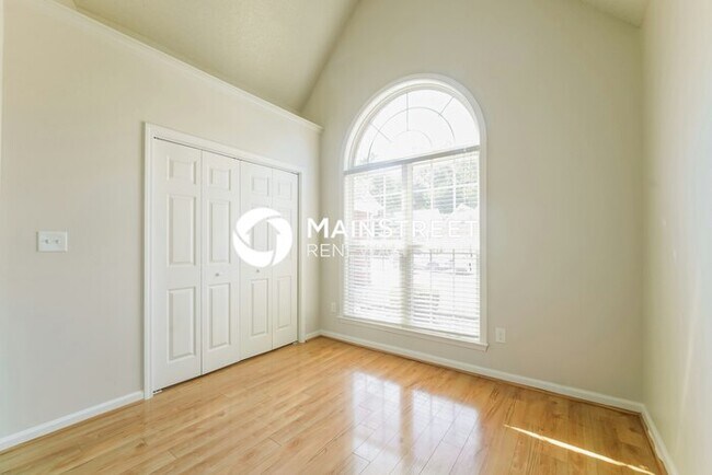 Building Photo - 4 Bedroom Pet-Friendly Home in SHARPSBURG,...