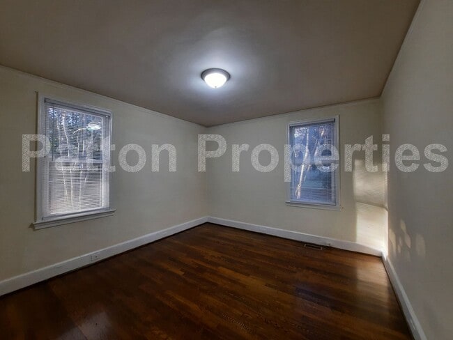 Building Photo - 711 S Holly St