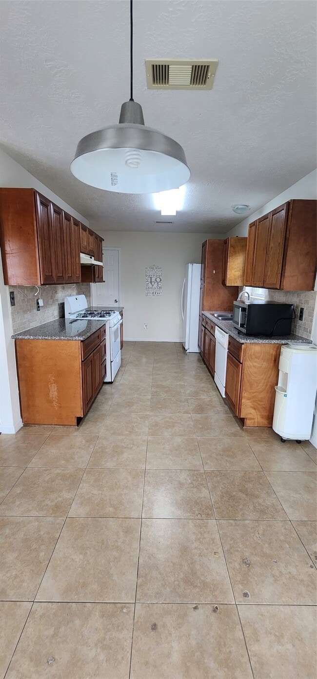 Building Photo - 16807 Sussex Dr