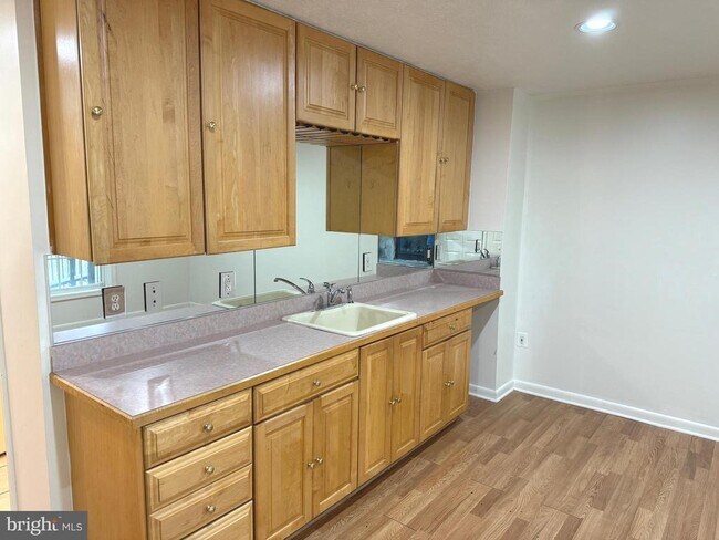 Building Photo - 1943 Harpers Ct