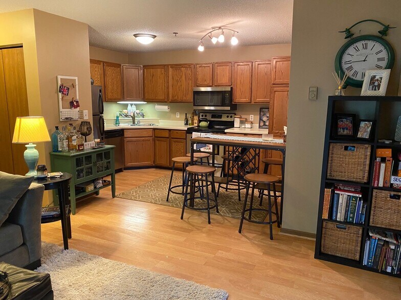 Spacious Kitchen w/lots of storage - 2160 Ridge Dr