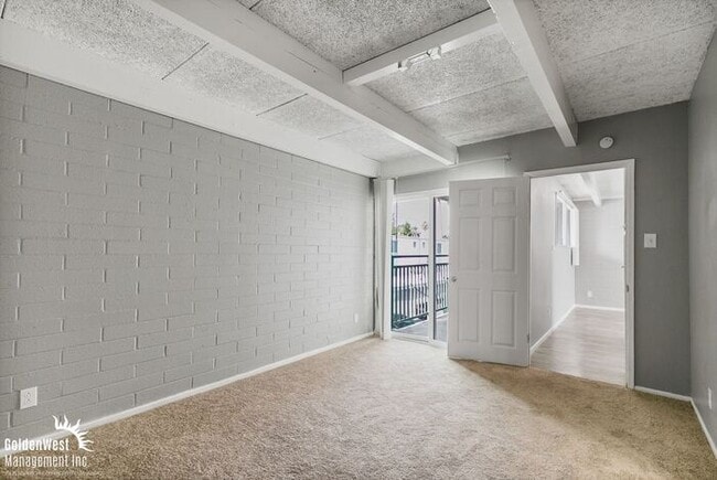 Building Photo - Beautifully Renovated 2Bdm 2Ba Apartment in Phoenix - MI Special