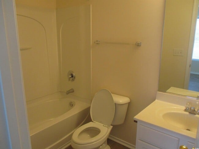 Building Photo - 121 Olde Towne Way