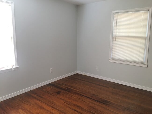 Building Photo - PRE-LEASE!! Beautiful 3 Bedroom/ 1.5 bath