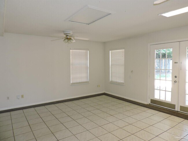 Building Photo - 2552 Southern Oaks Dr