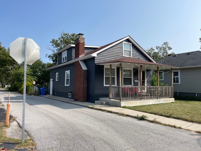 Primary Photo - 712 E Joliet St