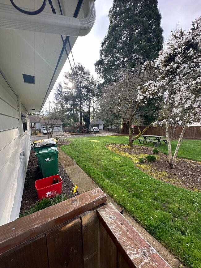 Building Photo - GORGEOUS RANCH STYLE HOME ON HUGE MANICURED LOT IN GARDEN HOME IN SW PORTLAND